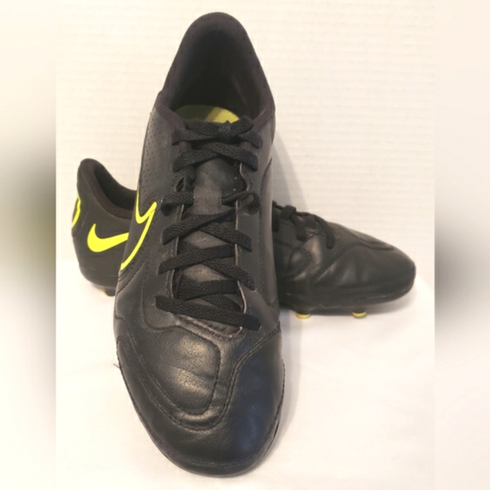Nike Kids Tiempo Black and Yellow Soccer Cleats 6Y
